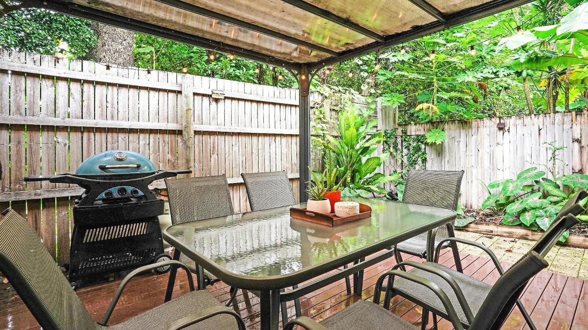 The Cosmopolitan Villa Cairns Holiday home